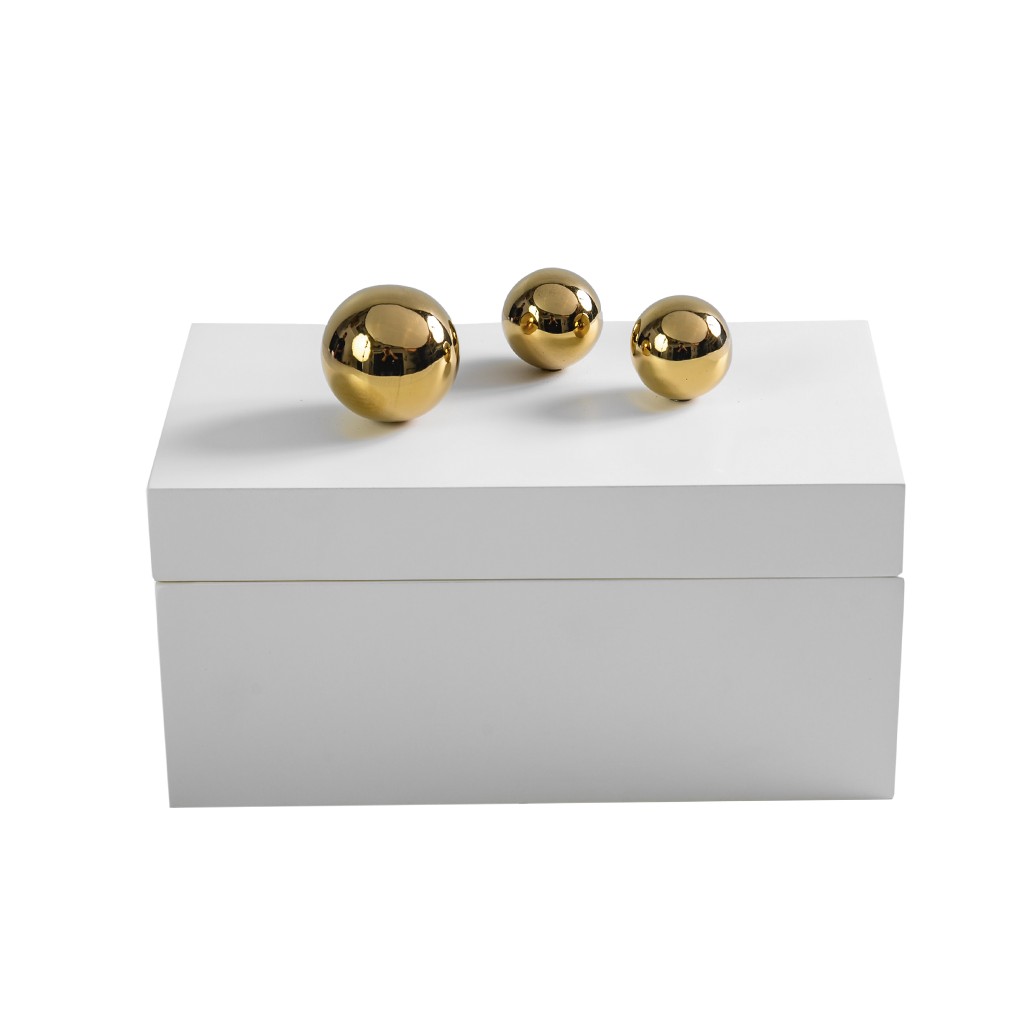 Caixa decorativa com esferas douradas